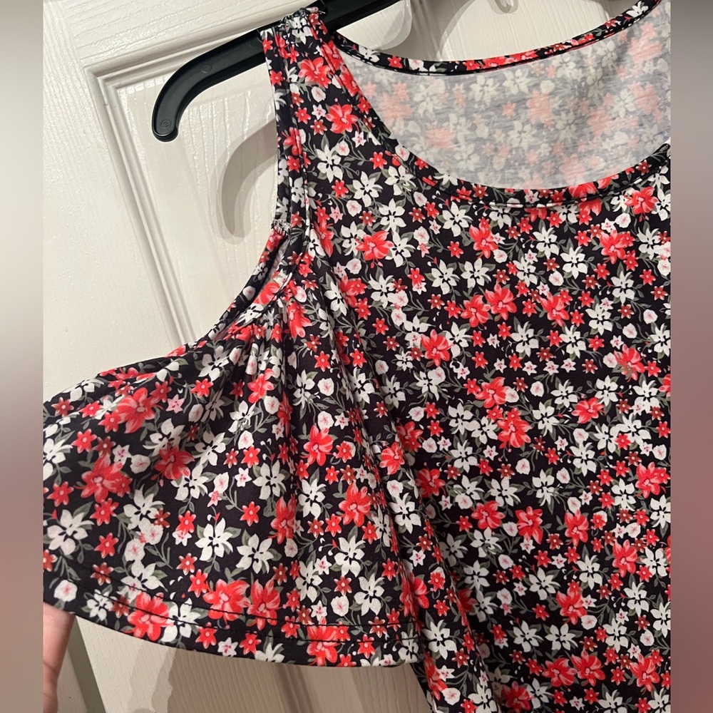 Floral Cut-Out Sleeve Blouse - Picture 5 of 10